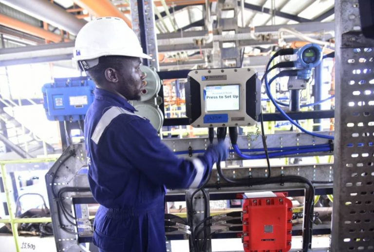 Dangote Starts Free Fuel Distribution Monday, Cuts Pump Price