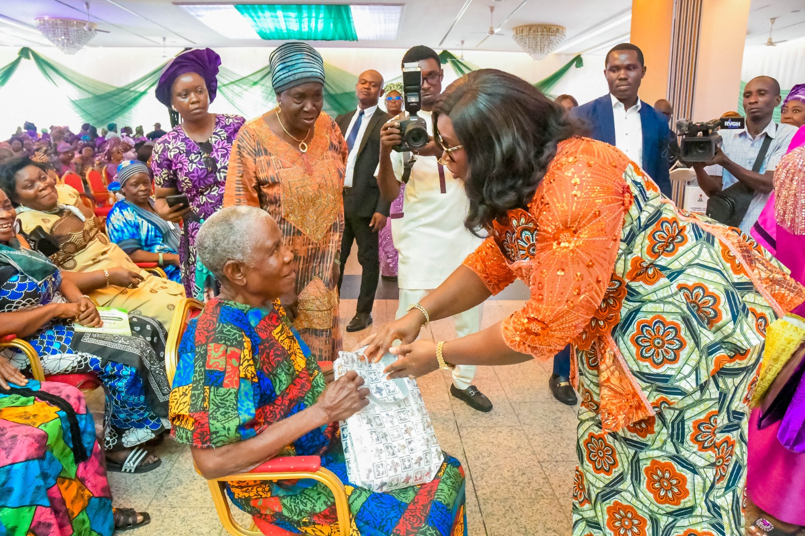 RHI, RSG Lift 500 Senior Citizens With ₦200,000 Grant Each