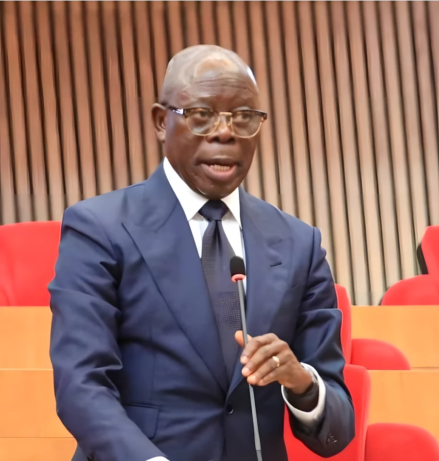 Senate disowns Oshiomhole’s “thieves” remark, rejects committee arrest warrant